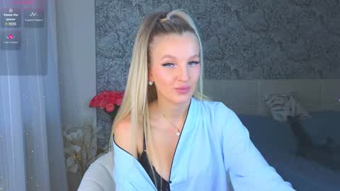 Snapshot of emilydancee chatting on December 2024 03:07:01 AM emilydancee online show from December 2024 03:07:01 AM