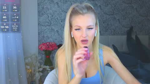 Snapshot of emilydancee chatting on December 2024 06:24:02 AM emilydancee online show from December 2024 06:24:02 AM