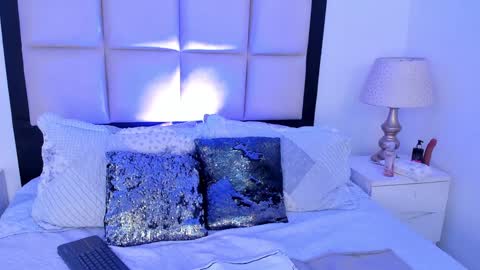 Snapshot of emilyevanns_ chatting on December 2024 08:10:02 PM Emily online show from December 2024 08:10:02 PM