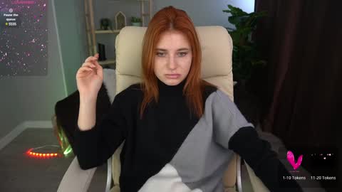 Snapshot of emilyfoxxi chatting on December 2024 10:30:01 AM Emily online show from December 2024 10:30:01 AM