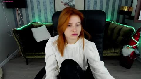 Snapshot of emilyfoxxi chatting on December 2024 08:16:02 AM Emily online show from December 2024 08:16:02 AM