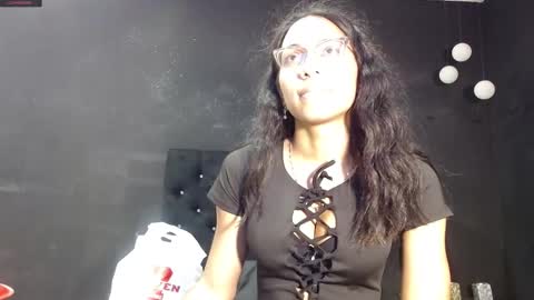 Snapshot of emilygomezz chatting on February 2025 11:25:02 AM Emily online show from February 2025 11:25:02 AM