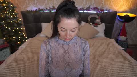 Snapshot of emilyhalls chatting on December 2024 05:05:01 PM Emily online show from December 2024 05:05:01 PM