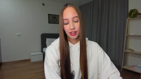 Snapshot of emilyhoston chatting on December 2024 06:38:02 PM Alina online show from December 2024 06:38:02 PM