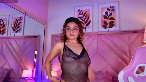 Emilyjonnes  online show from April 2026 10:14:02 PM