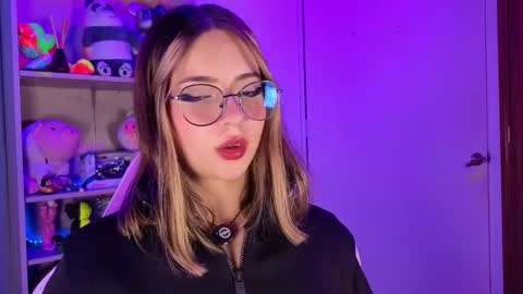 VALEEEN online show from May 2026 03:19:01 PM