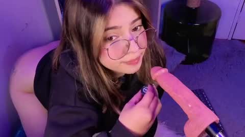 VALEEEN online show from May 2026 04:04:02 PM
