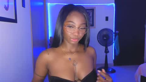 Emily Kissx online show from November 2025 03:33:02 PM