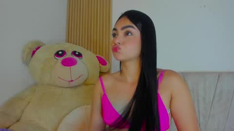 Snapshot of emilylittle___ chatting on April 2026 10:18:02 PM EMI online show from April 2026 10:18:02 PM