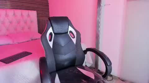 emilymora1_ online show from June 2026 05:45:01 AM