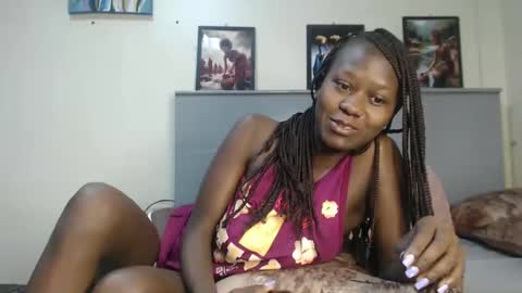 Snapshot of emilyposha chatting on January 2025 01:02:01 AM Emilly online show from January 2025 01:02:01 AM