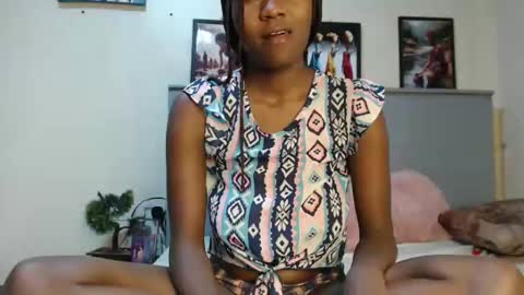 Snapshot of emilyposha chatting on January 2025 12:27:01 AM Emilly online show from January 2025 12:27:01 AM