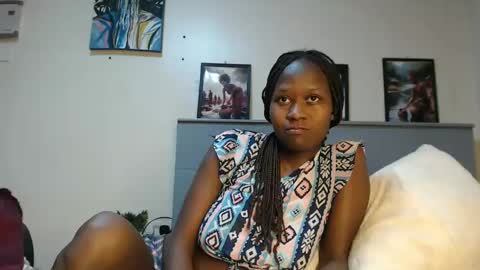 Snapshot of emilyposha chatting on January 2025 03:06:02 AM Emilly online show from January 2025 03:06:02 AM
