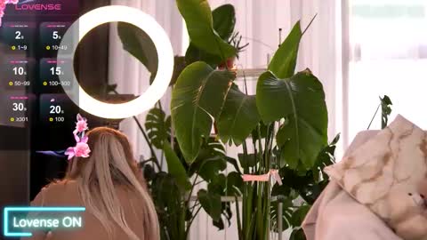 Emily online show from October 2025 05:06:02 AM