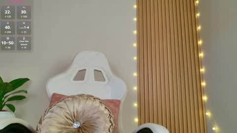 Emily  online show from November 2025 09:51:02 AM