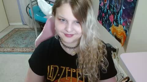 Snapshot of emilyshaze chatting on February 2025 02:07:02 AM emily haze online show from February 2025 02:07:02 AM