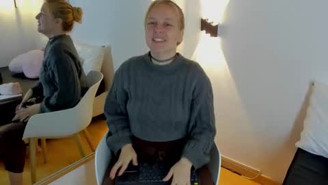 Snapshot of emilysumer chatting on February 2026 01:09:02 PM Summer 3 online show from February 2026 01:09:02 PM