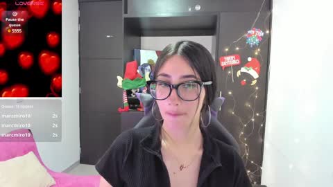 Snapshot of emilytafur chatting on December 2024 11:21:01 PM Emy online show from December 2024 11:21:01 PM