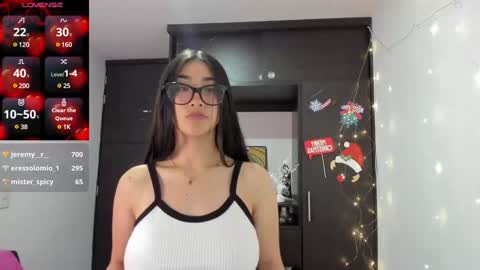 Snapshot of emilytafur chatting on December 2024 08:28:02 PM Emy online show from December 2024 08:28:02 PM