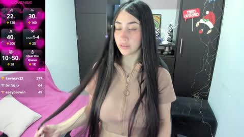 Snapshot of emilytafur chatting on December 2024 04:27:02 AM Emy online show from December 2024 04:27:02 AM