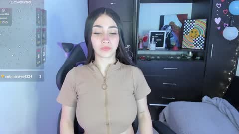Snapshot of emilytafur chatting on January 2025 06:38:01 PM Emy online show from January 2025 06:38:01 PM