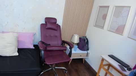 Emily Thyson online show from October 2025 12:13:02 PM