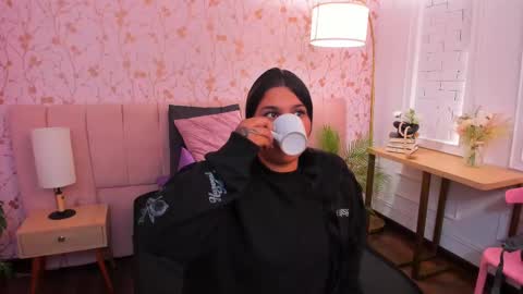 Emily Thyson online show from November 2025 05:31:01 AM