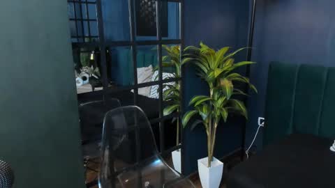 Emily Thyson online show from November 2025 12:28:02 PM