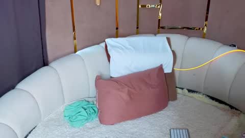 Emily wish-list  online show from May 2026 04:20:01 AM