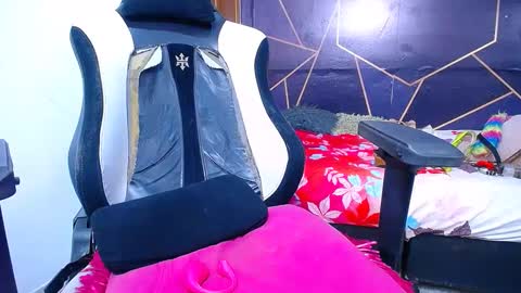 Snapshot of emilytssweet chatting on September 2025 03:39:02 PM Emily online show from September 2025 03:39:02 PM