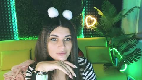 Snapshot of emilytucker chatting on December 2024 01:58:02 AM Emily online show from December 2024 01:58:02 AM