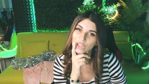 Snapshot of emilytucker chatting on December 2024 05:14:02 AM Emily online show from December 2024 05:14:02 AM