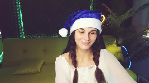 Snapshot of emilytucker chatting on December 2024 04:44:02 AM Emily online show from December 2024 04:44:02 AM