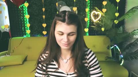 Snapshot of emilytucker chatting on February 2025 04:47:01 AM Emily online show from February 2025 04:47:01 AM
