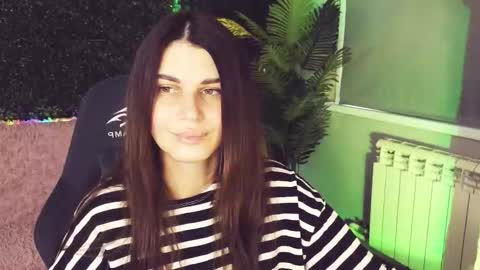 Snapshot of emilytucker chatting on October 2025 01:58:02 AM Emily online show from October 2025 01:58:02 AM