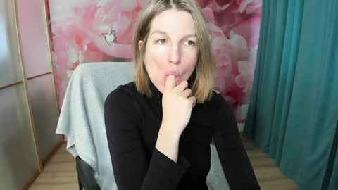 Snapshot of emilywalkers chatting on December 2024 10:47:01 AM EmilyWalkers online show from December 2024 10:47:01 AM