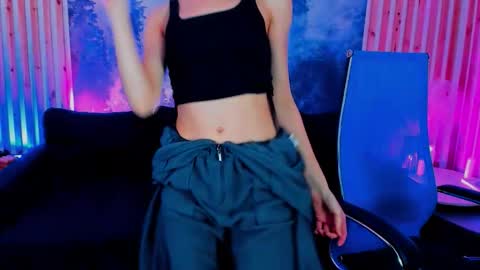 Emily online show from October 2025 08:33:01 AM