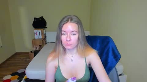 Snapshot of emilyy____ chatting on February 2025 08:52:02 AM Emily online show from February 2025 08:52:02 AM