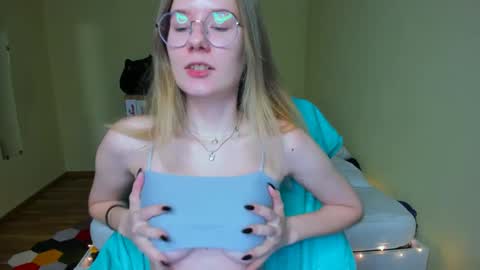 Snapshot of emilyy____ chatting on February 2025 05:31:02 PM Emily online show from February 2025 05:31:02 PM