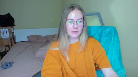 Snapshot of emilyy____ chatting on February 2025 06:59:01 PM Emily online show from February 2025 06:59:01 PM