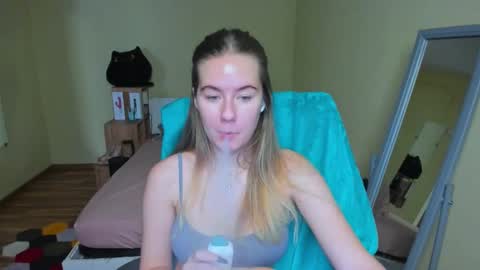 Snapshot of emilyy____ chatting on February 2025 10:36:02 AM Emily online show from February 2025 10:36:02 AM