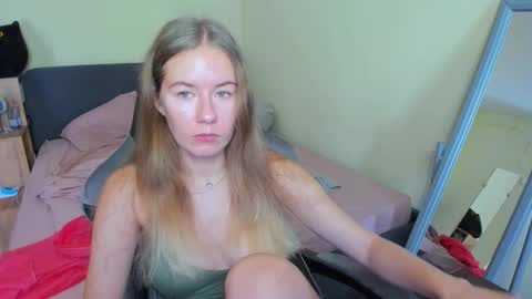 Snapshot of emilyy____ chatting on September 2025 09:19:02 AM Emily online show from September 2025 09:19:02 AM
