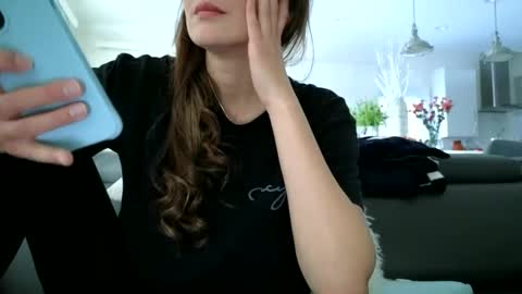 emilly online show from January 2026 09:57:01 PM