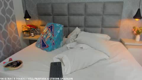 emilyy_r online show from February 2026 07:06:02 PM