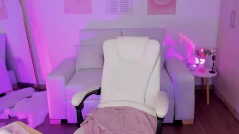 Emily  online show from November 2025 09:24:02 PM