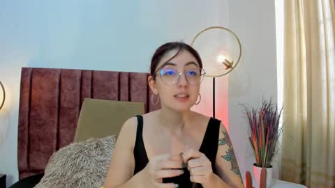 Snapshot of emilyywatson chatting on December 2024 02:16:02 PM Emilyy Watson online show from December 2024 02:16:02 PM