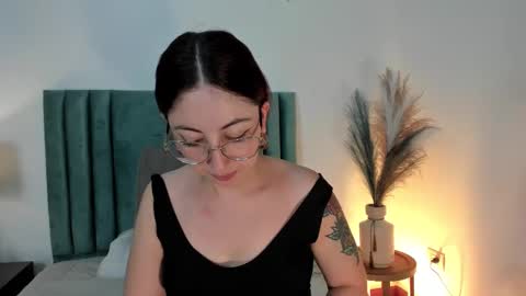 Snapshot of emilyywatson chatting on March 2025 11:40:01 AM Emilyy Watson online show from March 2025 11:40:01 AM