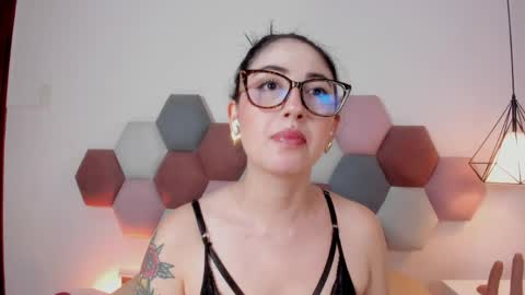 Emilyy Watson online show from April 2026 12:33:01 AM