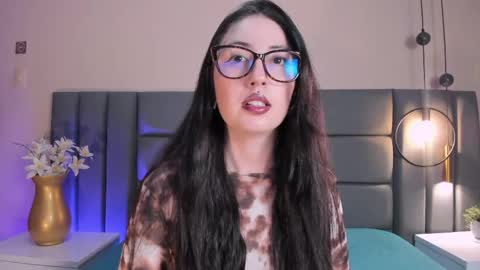 Snapshot of emilyywatson chatting on June 2026 01:12:02 AM Emilyy Watson online show from June 2026 01:12:02 AM