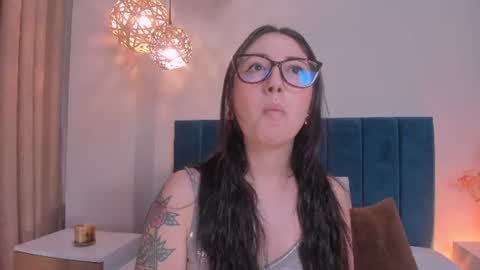 Snapshot of emilyywatson chatting on June 2026 01:19:02 AM Emilyy Watson online show from June 2026 01:19:02 AM